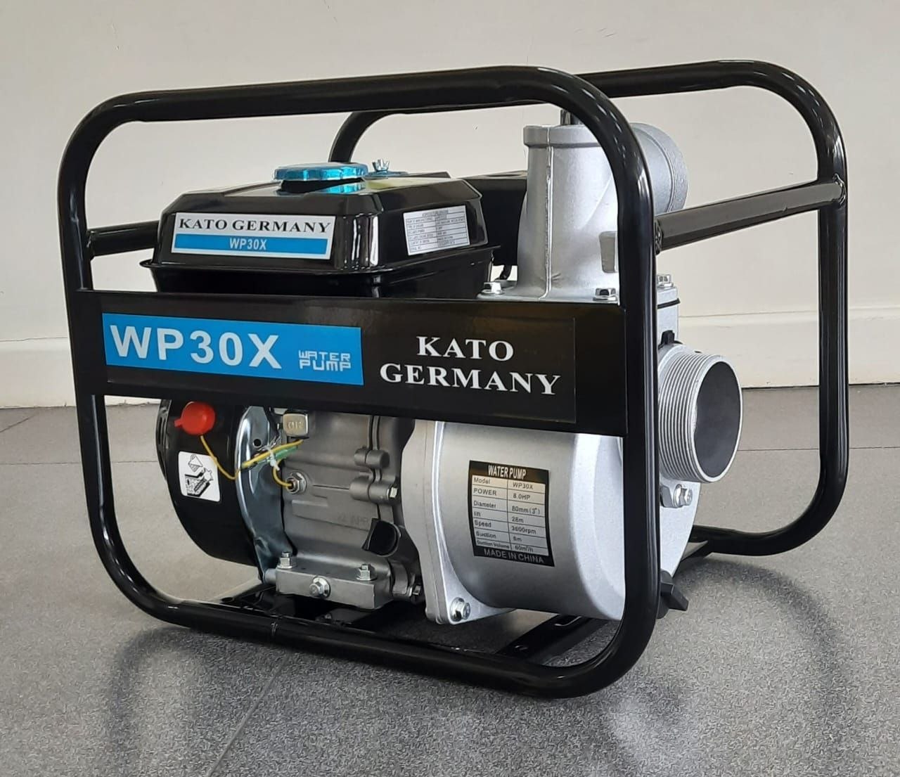 944de328-a77d-43d3-bd80-b71fba8831a7.jpg Kato Germany water pump 2 inches 8hp engine - Image 1