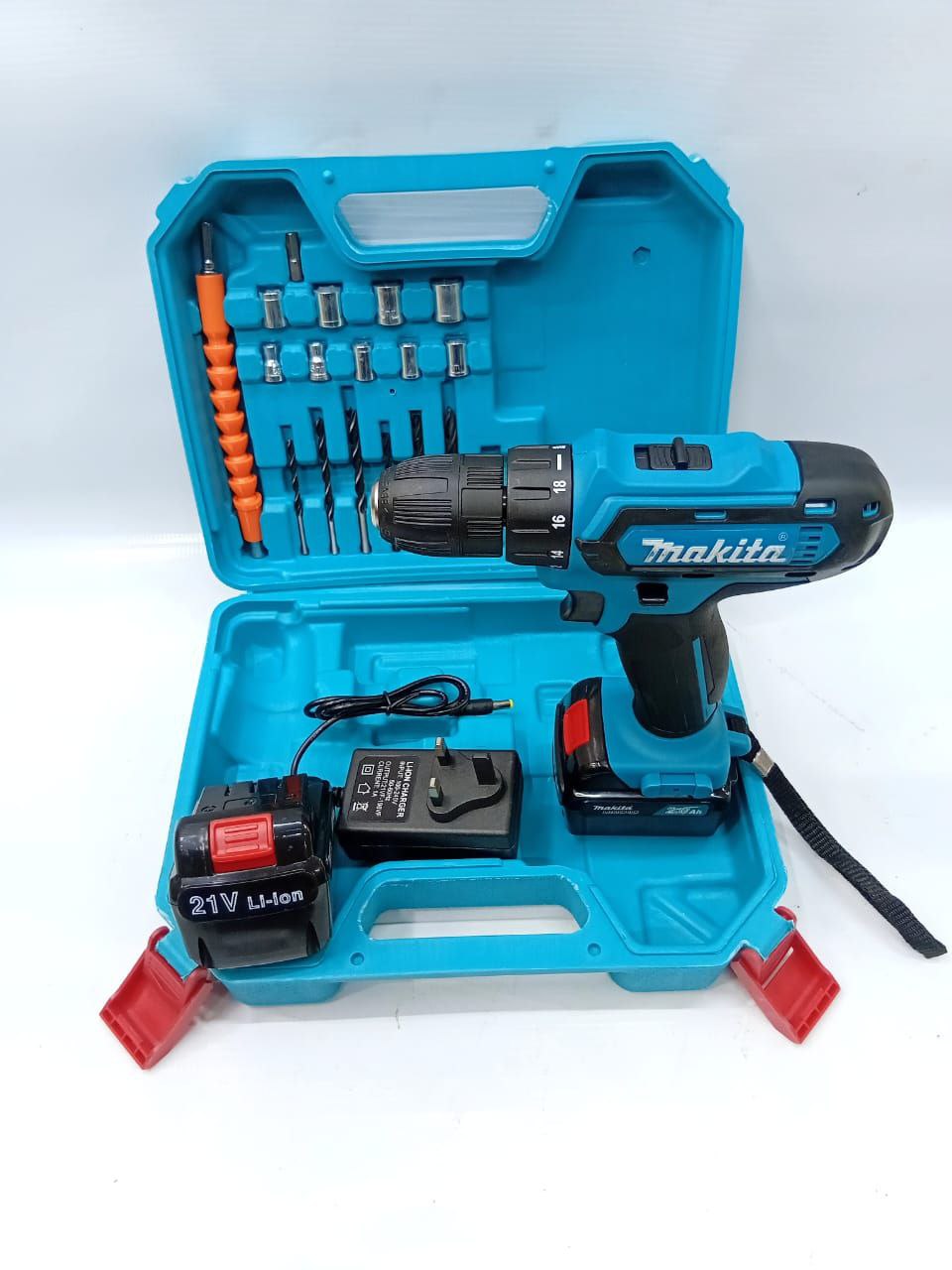 c840bec7-74f5-4abd-87d7-b8f39884f9c9.jpg Makita Cordless Drill 21V - Image 1