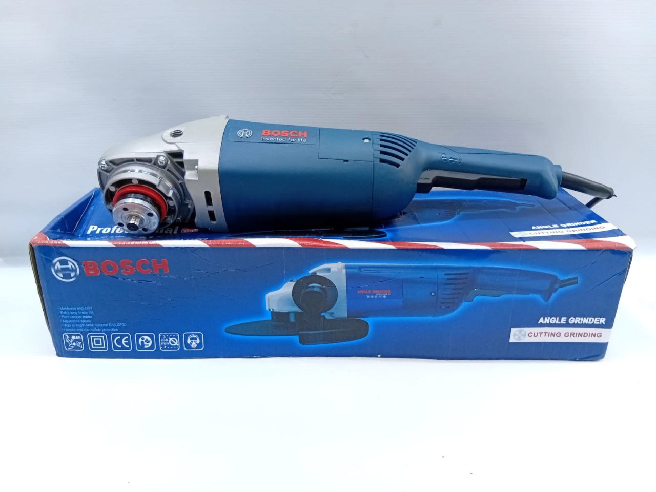 caf77c15-e12b-4257-a19e-ca67cd4b16e6.jpg Bosch Angle grinder 9" - Image 1